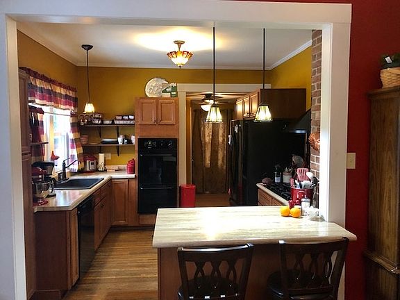 5th image of 106 W Ash St