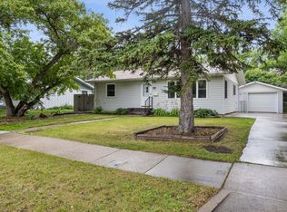 2906 10th St N, Fargo, ND 58102