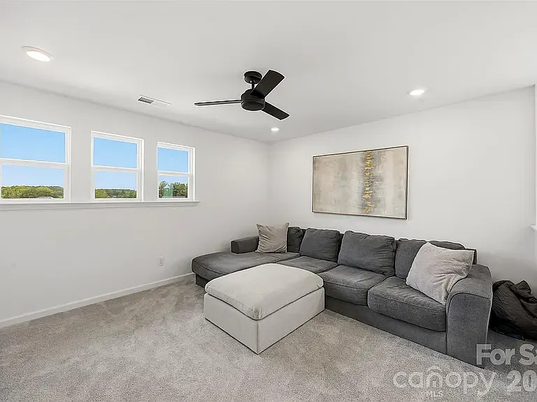 152 Lancashire Ct — Photo 11
