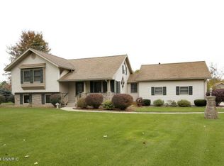 264 S Nottawa St, Mendon, MI 49072