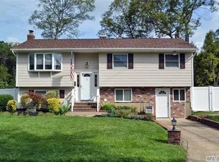 5 Topaz Dr, Ronkonkoma, NY 11779