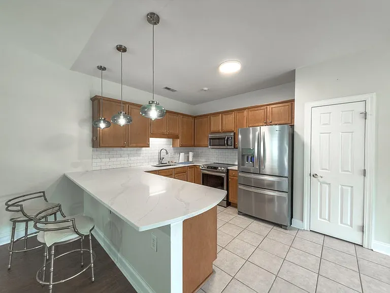 102 Manning Ct — Photo 5