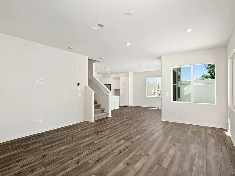 1527 Wingwood Ln — Photo 6