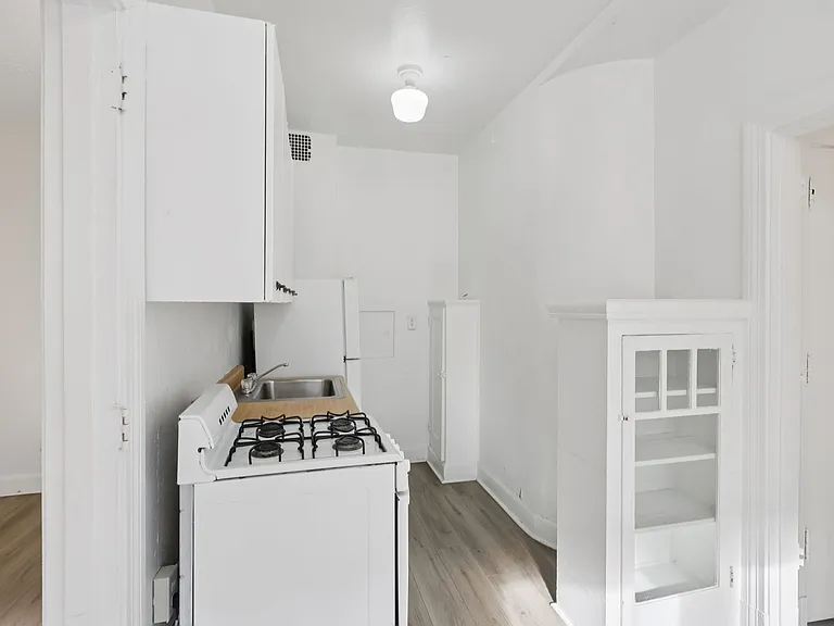 Bayard Manor Apartments — Photo 74