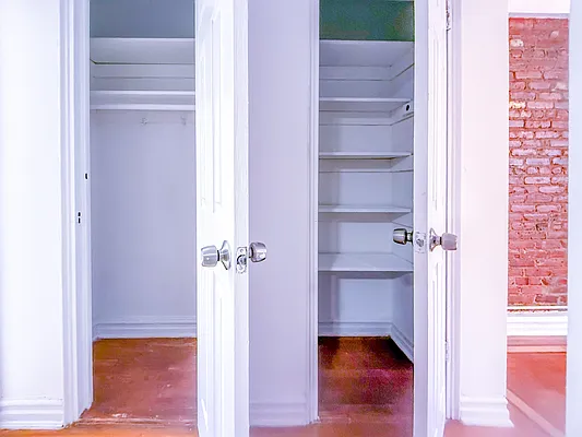 Rented by Gravity Real Estate Advisors | media 34