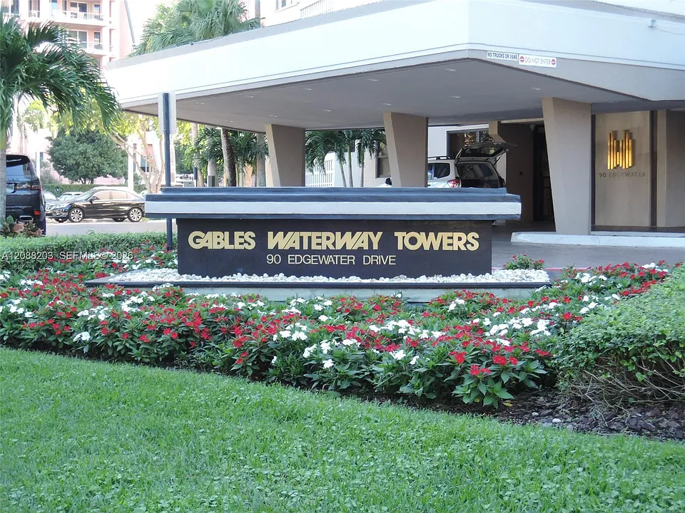 90 Edgewater Dr #Penthouse 25
