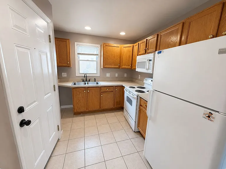 739 Harriet St #1 — Photo 2