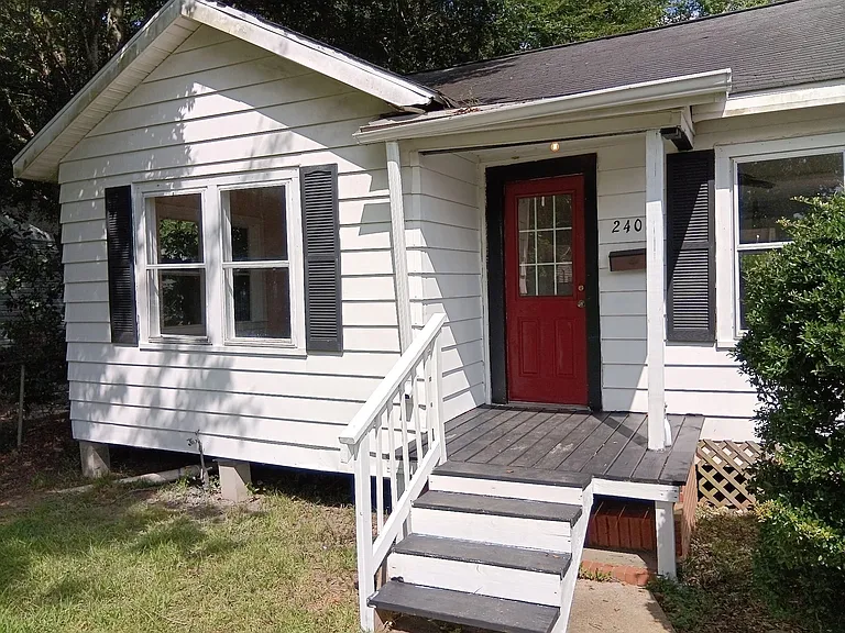 2404 Avenue E — Photo 1