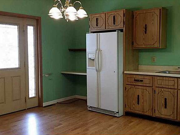 2nd image of 928 Meadow Ave