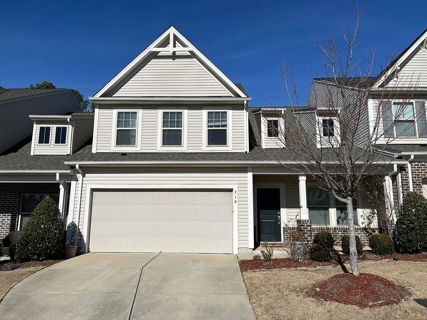 Spacious 3BD, 3.5Bath, 2700+ SF Townhome Minutes from RTP — Photo 1