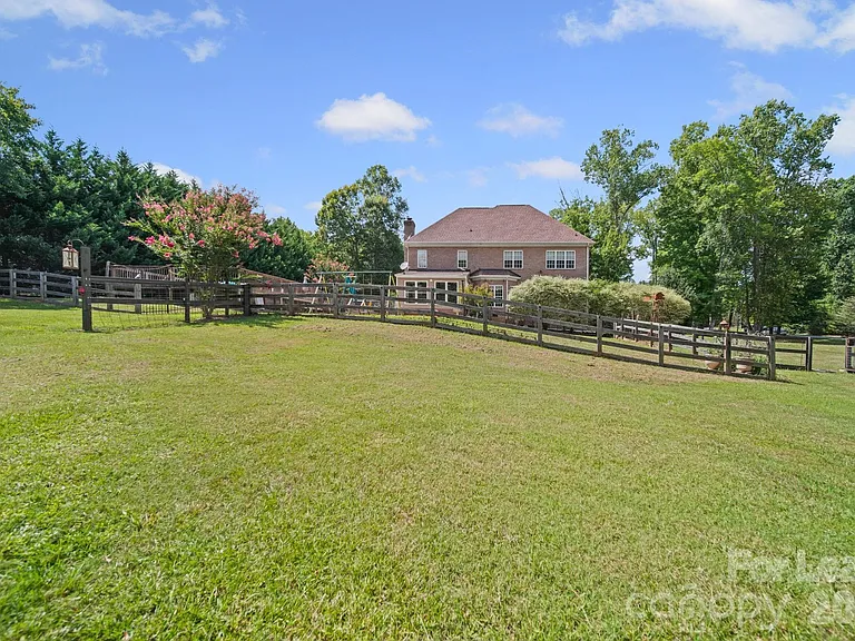 7107 Nesbit Rd — Photo 42