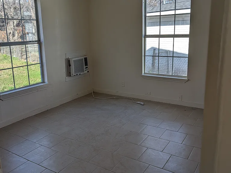 8314 W Melrose St — Photo 7