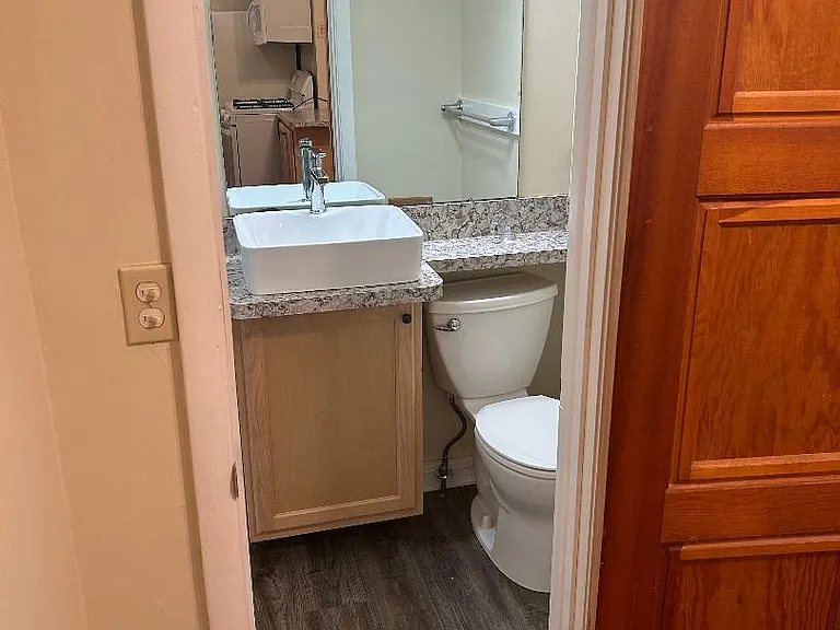 423 Crescent St NE #1 — Photo 11