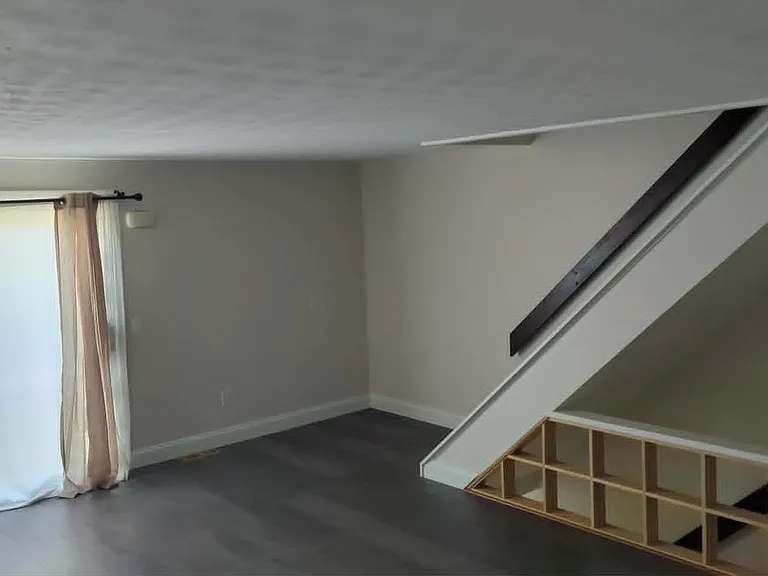 77 Penn Ln — Photo 11