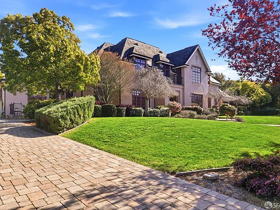 3rd image of 575 Pullman Rd