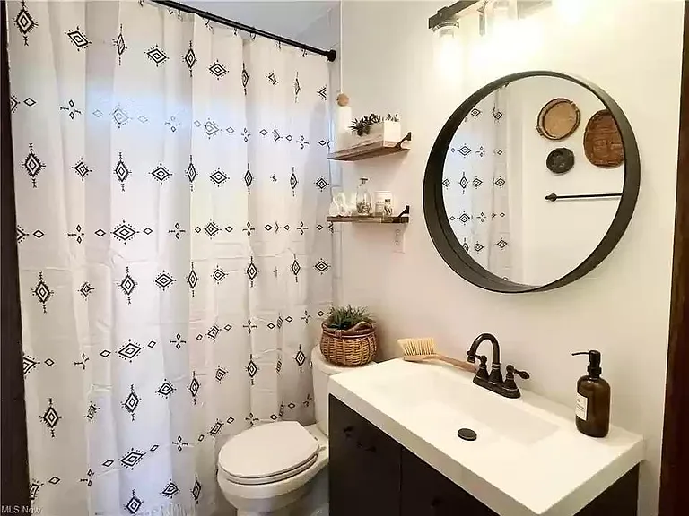 2150 Chesterland Ave — Photo 11