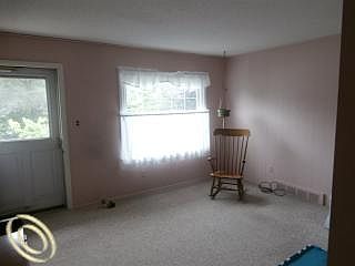 5th image of 18305 Henry St