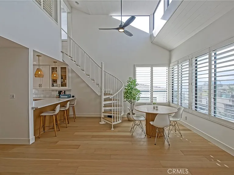 320 Marine Ave — Photo 3