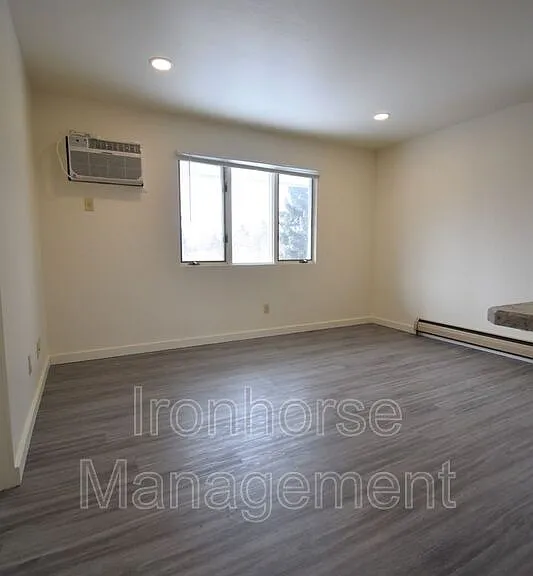801 W Villard St #37 — Photo 6