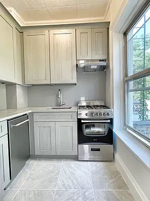 4th image of 287 Smith St #2