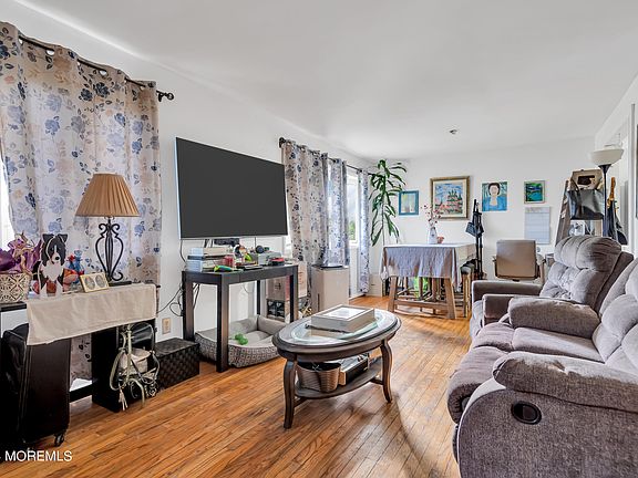 5th image of 444 Irving Place