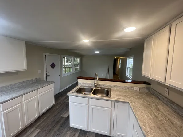 321 Garlands Pvt Dr, Kingsport, TN 37660