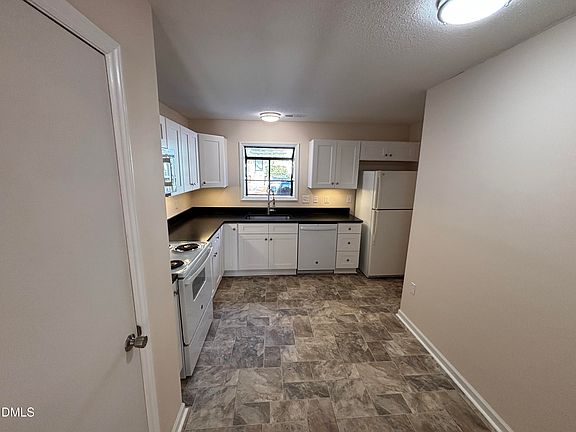 3rd image of 54 Willow Bridge Dr