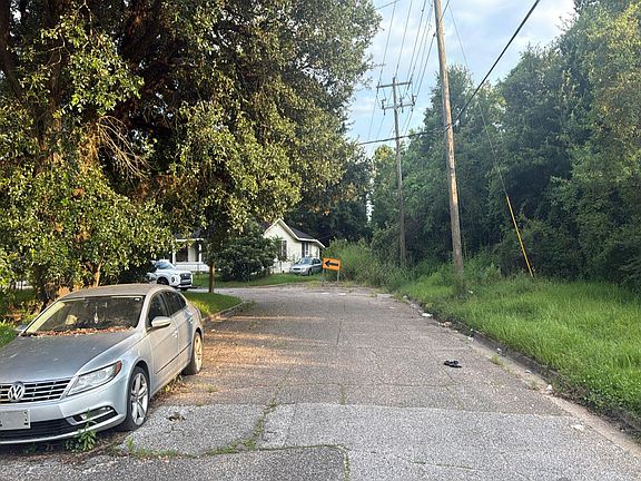 4th image of 602 Loeffler St