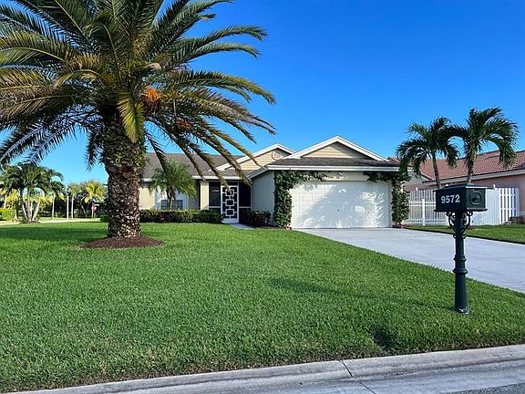 2nd image of 9572 Arbor Meadow Dr