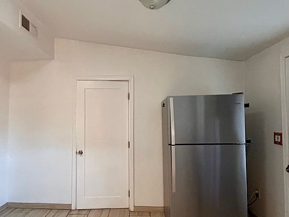 3rd image of 502 W 17th St