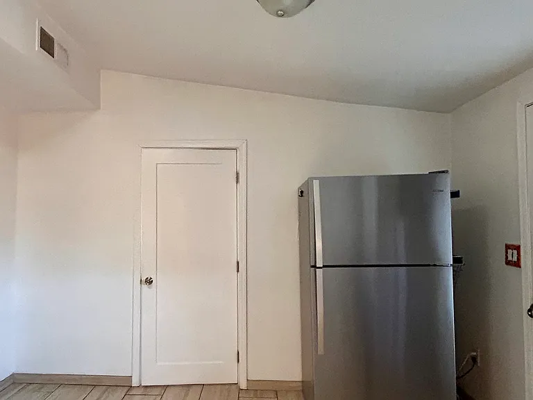 502 W 17th St — Photo 3