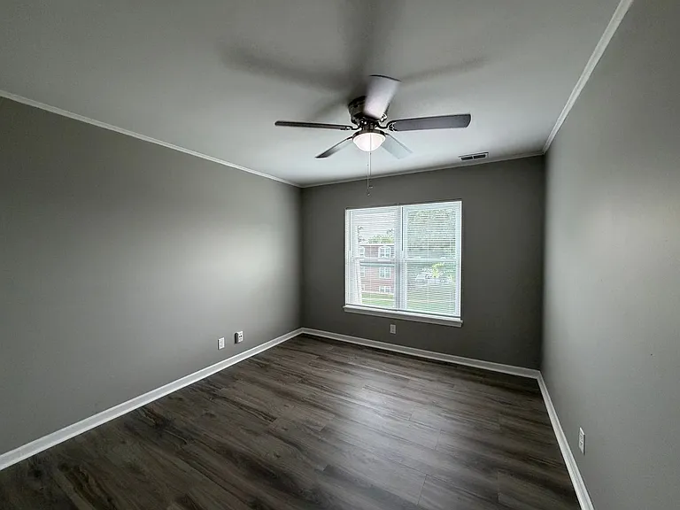 907 Georgian Dr — Photo 13