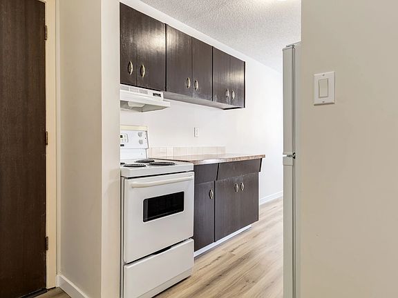 4th image of 29 Grand Dr #5