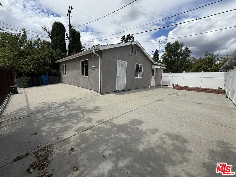 18601 Hiawatha St — Photo 21