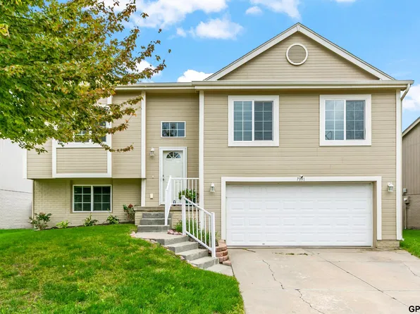 7391 N 77th St, Omaha, NE 68122