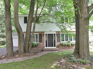 264 Oakridge Dr, Rochester, NY 14617