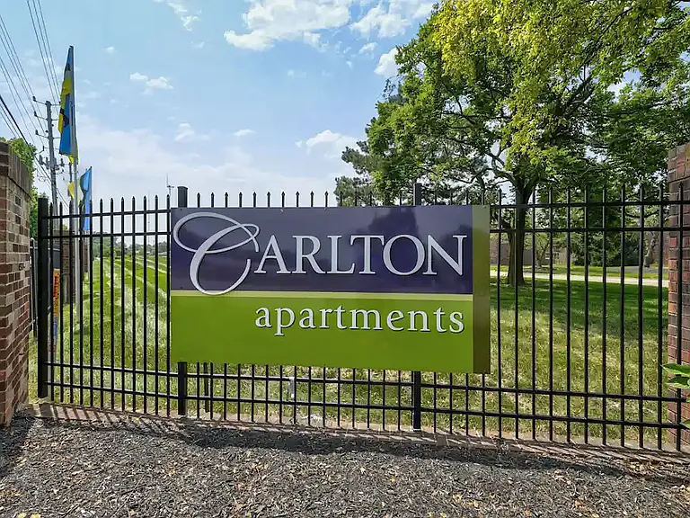 Carlton Court — Photo 26