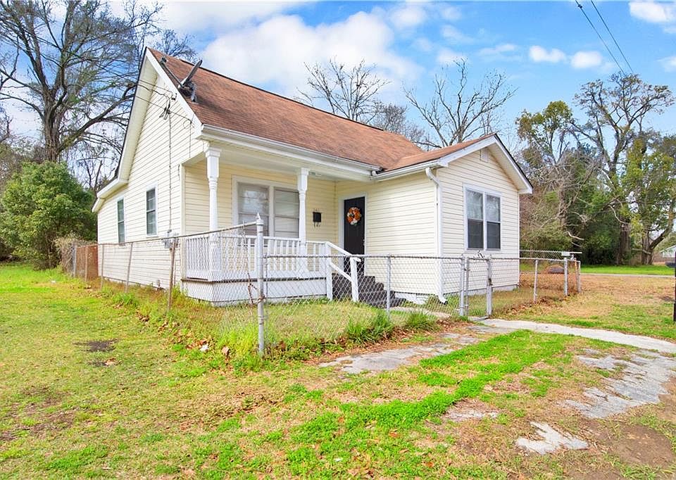 1st image of 261 Gaston St