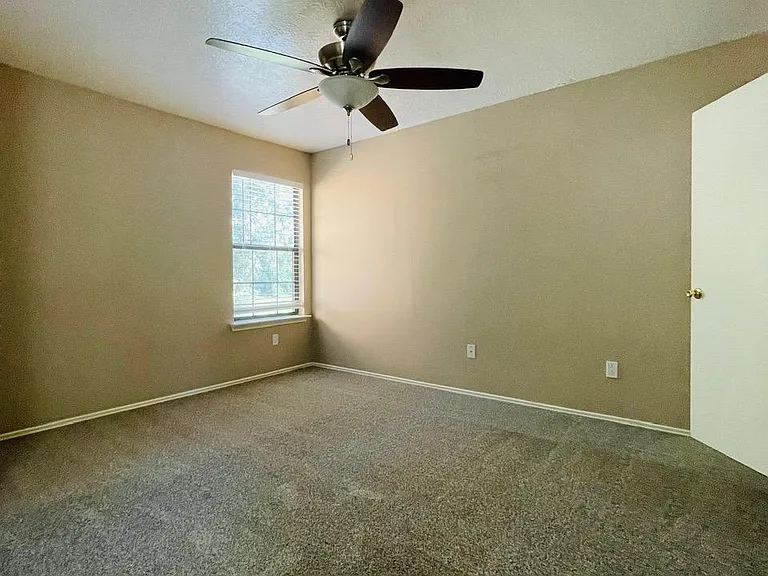 3915 Vauxhall Dr S — Photo 18