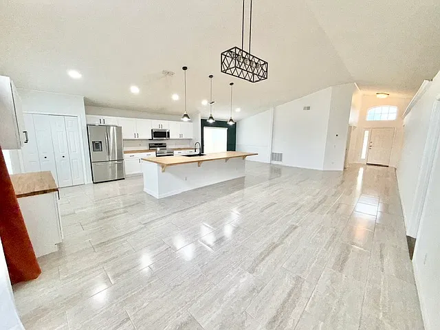 3 bed, 1763 sqft, $2,495 — Photo 4