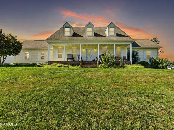 180 Winding Stairs Pl, Big Stone Gap, VA 24219