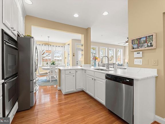 4th image of 904 W Baker Ave