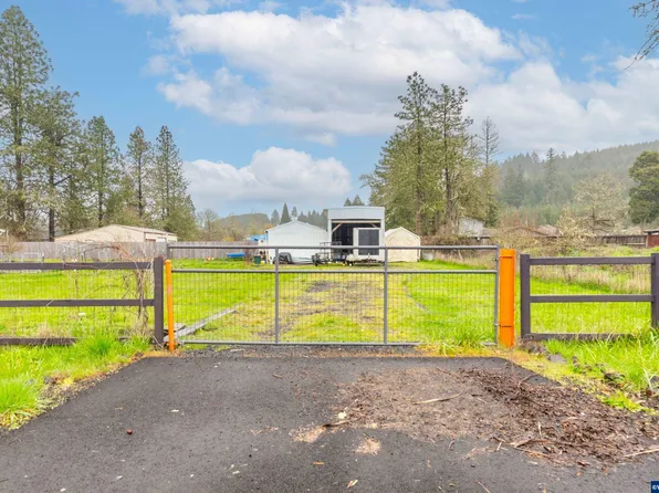 1179 46th Ave, Sweet Home, OR 97386