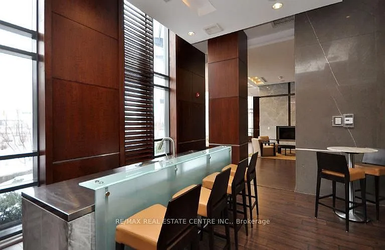 330 Burnhamthorpe Rd W #2208 — Photo 7