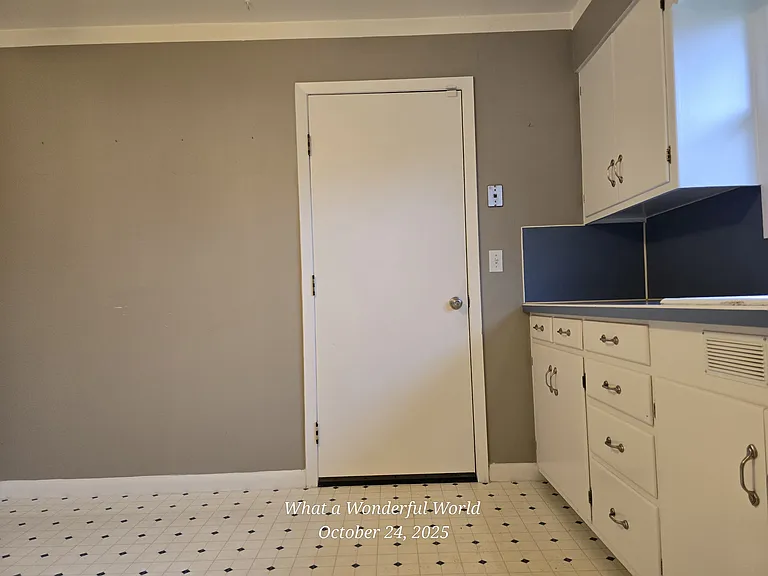583 Delmar Dr N — Photo 12