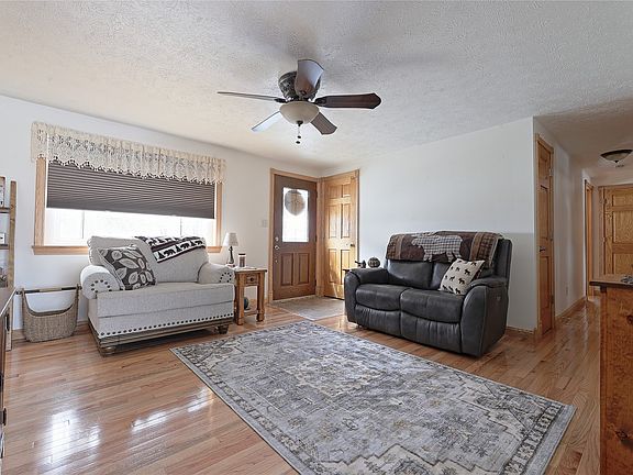 5th image of 250 Harvey Dr
