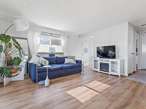 5th image of 1555 Merrill St #121