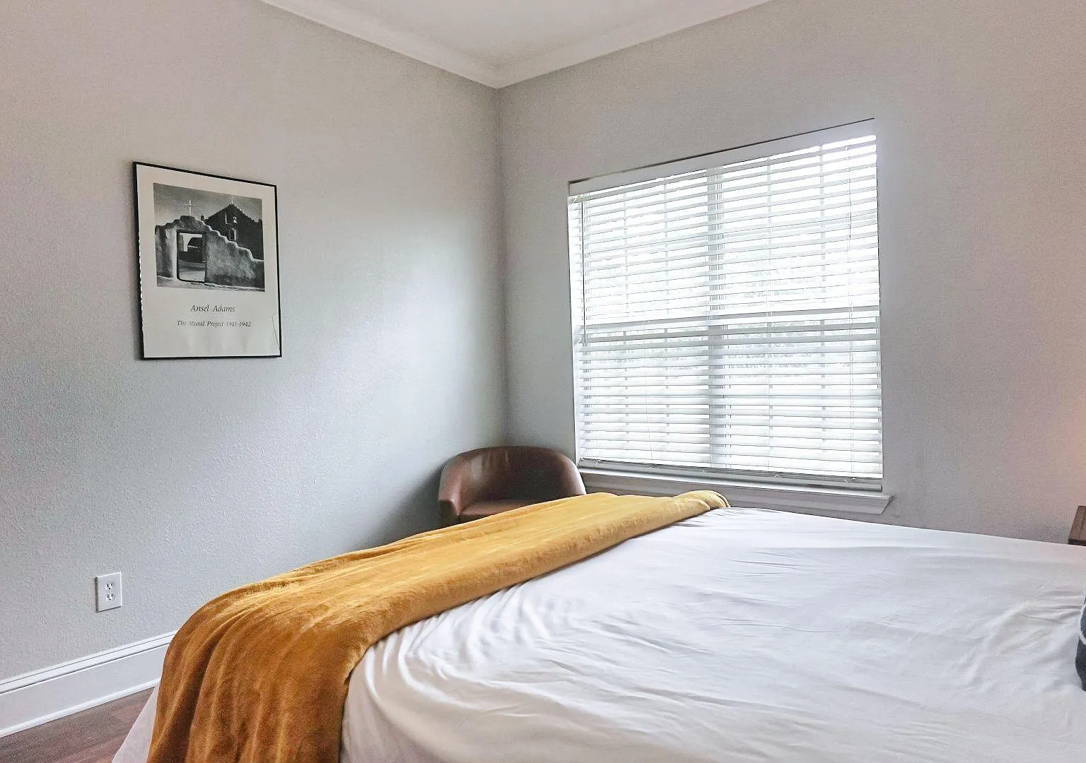 4 bed, 2.0 bath, 2300 sqft, $866 — Photo 2