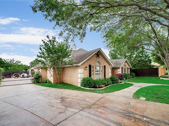 3rd image of 4804 Green Dr
