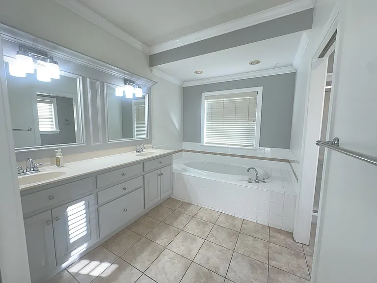 3650 Victoria Dr — Photo 15